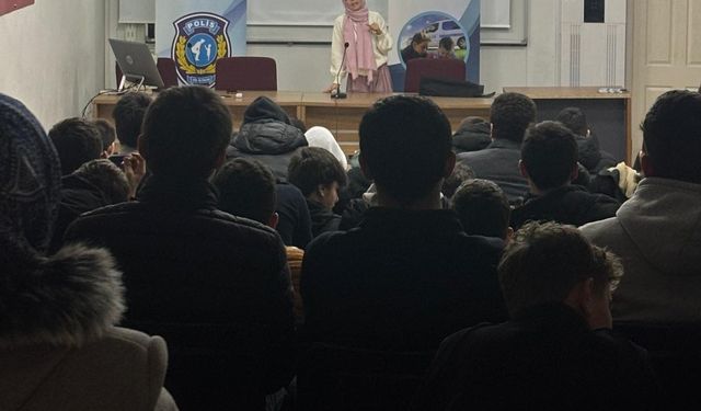 Tekirdağ’da öğrencilere siber suçlar ve bağımlılıkla mücadele eğitimi verildi