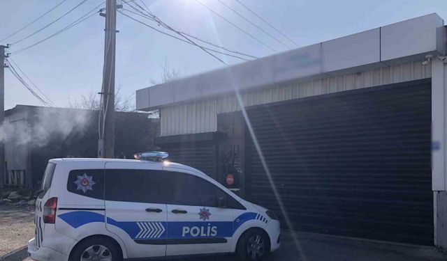 Tekirdağ’da yüzü maskeli şahıs iş yerine kurşun yağdırdı: O anlar kamerada