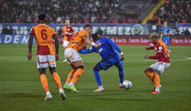 Trendyol Süper Lig: Çaykur Rizespor: 0 - Galatasaray: 0 (İlk yarı)