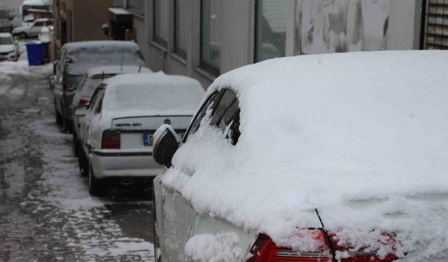 Uzmanından sürücülere uyarı: "Kışın ani gazlamalardan, frenlerden kaçınılmalıdır"
