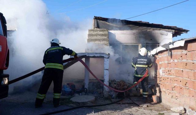 Yangın bir evi küle çevirdi