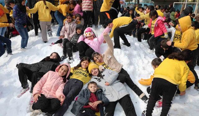Yüreğirli çocuklara kar sürprizi