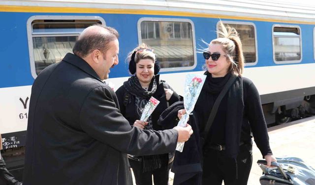 Tahran-Van treninin ilk yolcuları Van’a ulaştı
