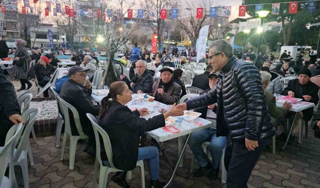 Aydın BŞB’nin Nazilli’deki ilk iftar sofrası doldu taştı