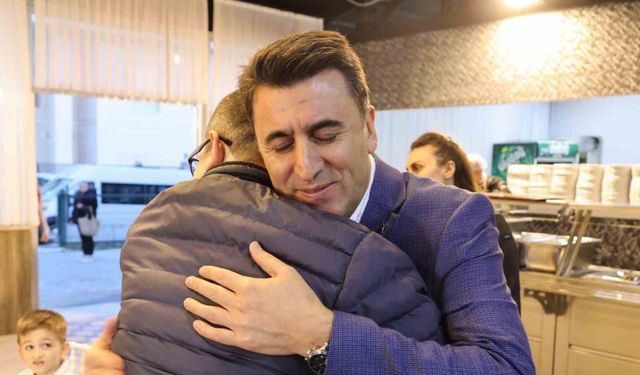 Bilecik Valisi Şefik Aygöl, iftarda huzurevi sakinleri ve çocuklarla buluştu