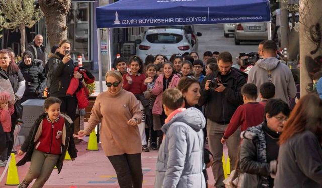’Güzel İzmir’ neşeli çocuklar