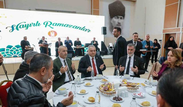 Keçiören Belediye Başkanı Özarslan ilk iftarı otobüs esnafı ile yaptı