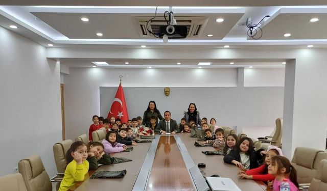 Ortaca Kaymakamı Aktaş minik öğrencileri ağırladı