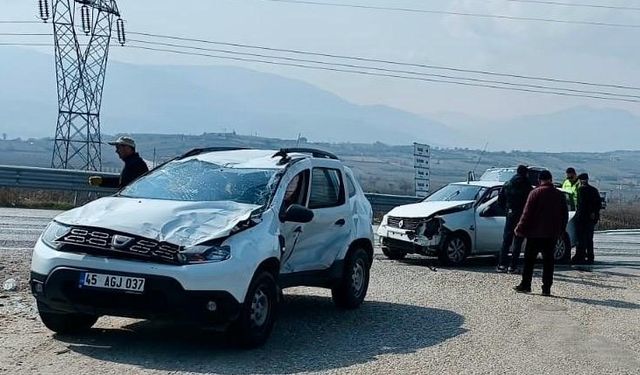 Sarıgöl ilçesinde trafik kazası: 6 yaralı
