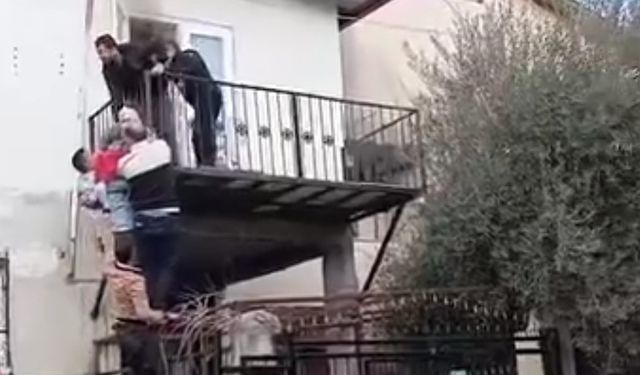 Yangın çıkan evde mahsur kalan kadın vatandaşlar tarafından kurtarıldı