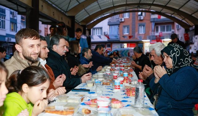 Yunusemre’de ilk iftar sofrası Karaköy’de kuruldu
