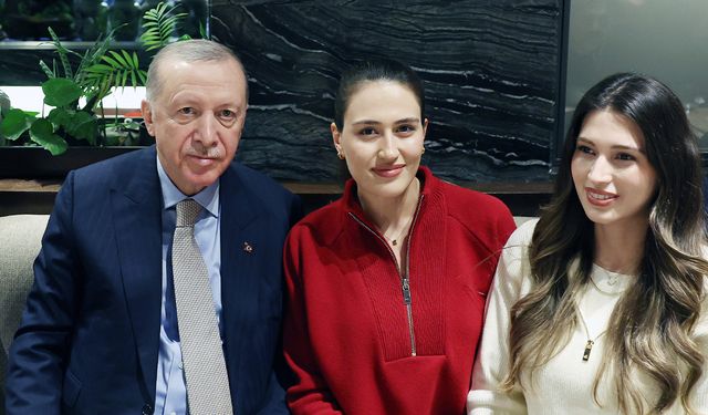 Cumhurbaşkanı Erdoğan gençlerle kafede bir araya geldi