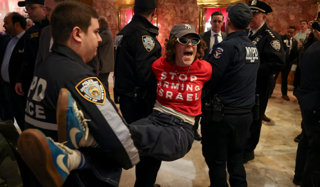 Yahudi protestocular Trump Tower'ı işgal etti: 98 gözaltı