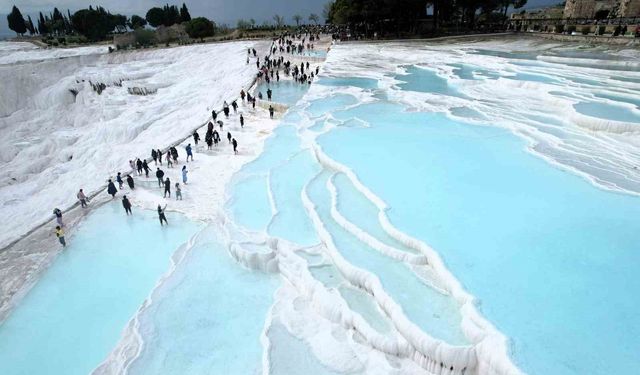 Beyaz Cennet Pamukkale’de bayram yoğunluğu devam ediyor
