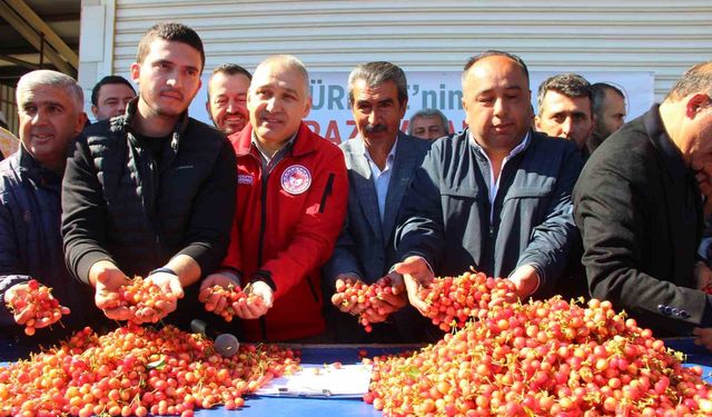 İlk kirazın kilosu 3 bin 500 TL’den satıldı
