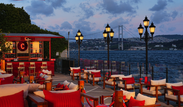 Çırağan Palace Kempinski İstanbul’un Yazlık Mekânı C BAR Açıldı