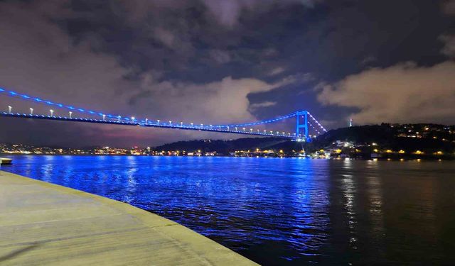 Fatih Sultan Mehmet Köprüsü, Engelliler Haftası sebebiyle ışıklandırıldı