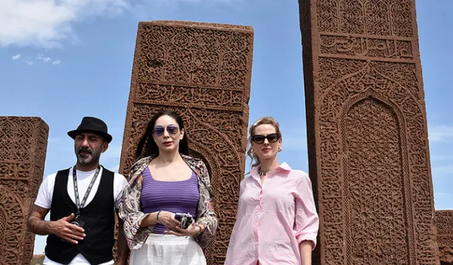 Ahlat’taki tarihi Selçuklu Mezarlığı’na ünlü akını