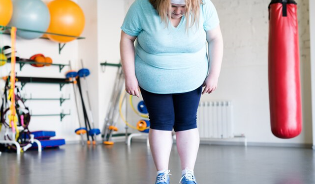 SAĞLIK BAKANLIĞI OBEZLERİ ARIYOR, DİYETİSYENLERİN TELEFONLARI SUSMUYOR