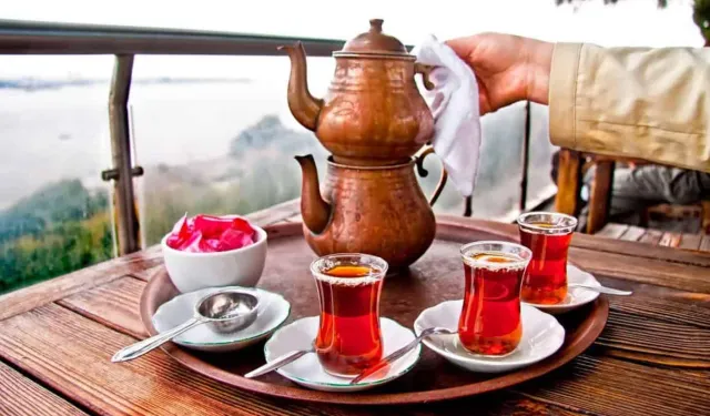 ÇAYIN TADI KAÇABİLİR Mİ? FİYAT ARTIŞI ÜRETİCİYİ SEVİNDİRİRKEN TÜKETİCİYİ ENDİŞELENDİRİYOR!