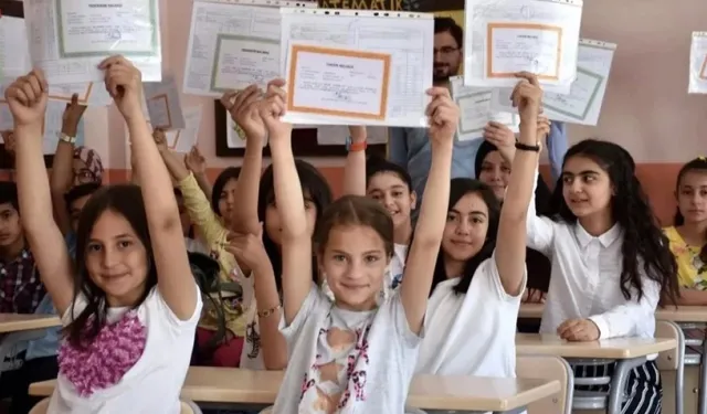 Eğitim Finalinde 20 Milyon Öğrenci Karne Alacak