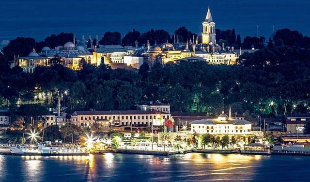 Topkapı Sarayı gece ziyaretçilerini ağırlamaya başladı