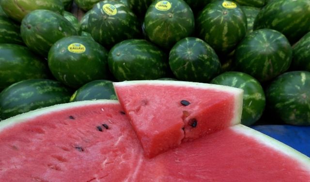 Karpuzun yıkanmadan kesilmesi "salmonella" riskini artırıyor