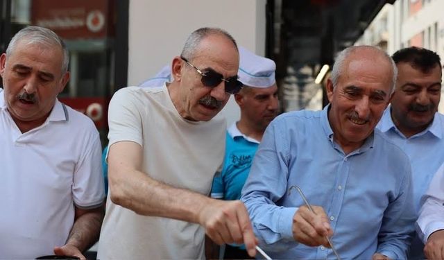 Aydemir’den vatandaşlara aşure ikramı