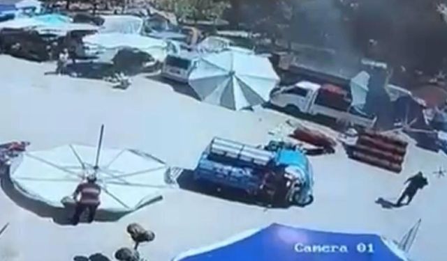 İzmir’de pazar şemsiyesi hamile kadın ve çocuğunun üzerine düştü