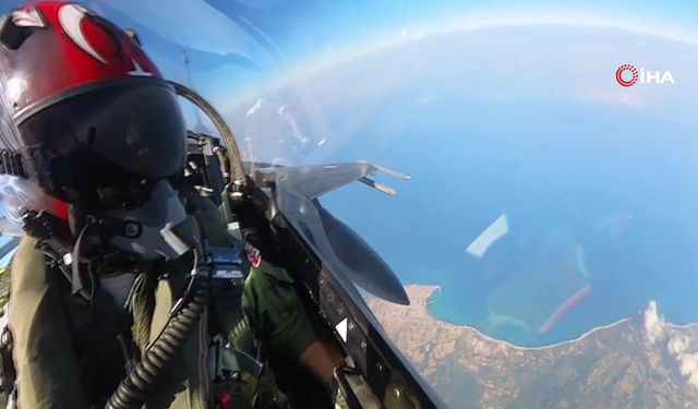 Muharip uçaklar Karadeniz’in uluslararası hava sahasında eğitim uçuşu icra etti