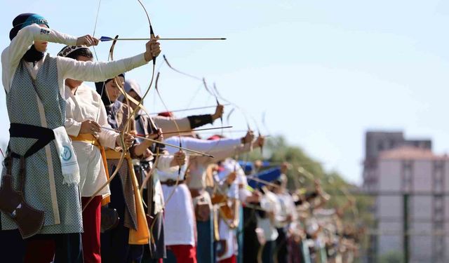 Okçular Sivas’ta derece ve milli takım için yarışıyor