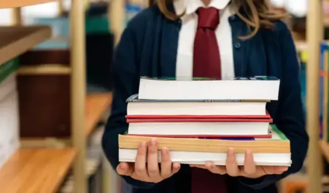 Özel Okullarda Kitap Ücretleri Eğitim Gündemini Sarsıyor: Veliler Bakanlıktan Müdahale Bekliyor
