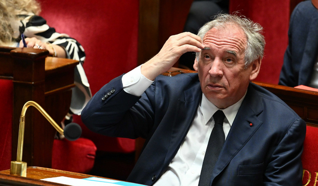 Fransa'da güvenoyu alamayan François Bayrou hükümeti düştü
