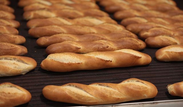 İBB HALK EKMEK’İN YENİ LEZZETİ BAGET EKMEK BÜFELERDE