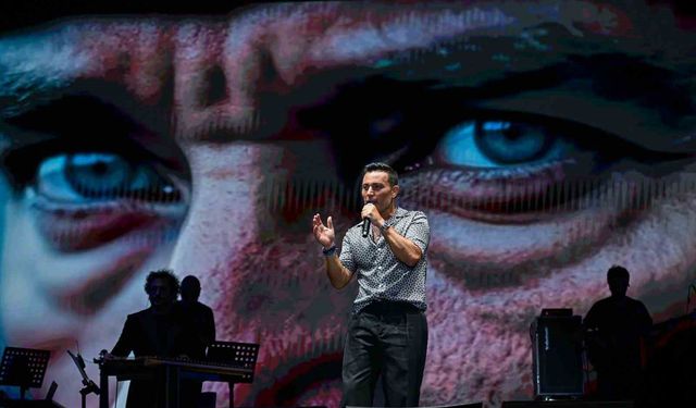 İzmir’de Mustafa Sandal coşkusu