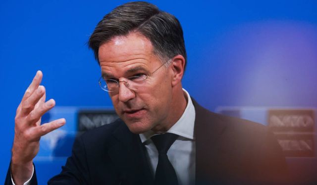 Rutte, NATO ülkelerinin hava sahalarını ihlal eden Rus hava araçlarını vurabileceğini açıkladı