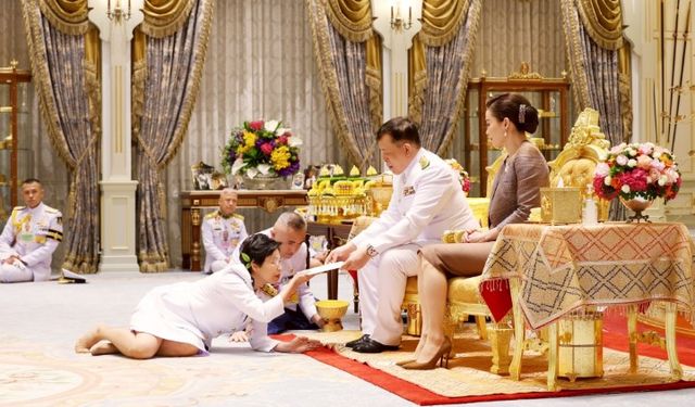 Tayland'da yeni hükümet göreve başladı