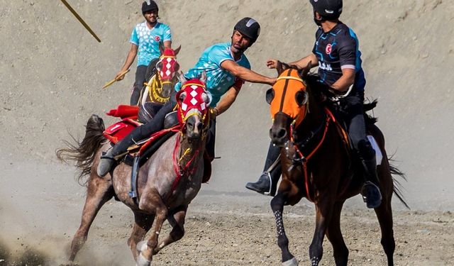 Atlı cirit ön eleme müsabakaları Erzincan’da yapıldı