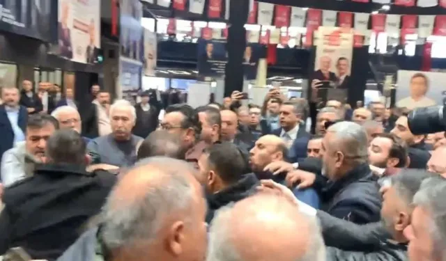 CHP kongresinde basın mensuplarına saldırı