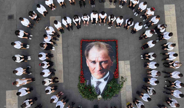 Diyarbakır’da Cumhuriyet 102 çiçekle filizlendi