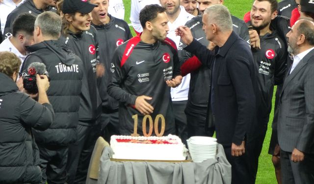 Hakan Çalhanoğlu’na 100. milli maç sürprizi