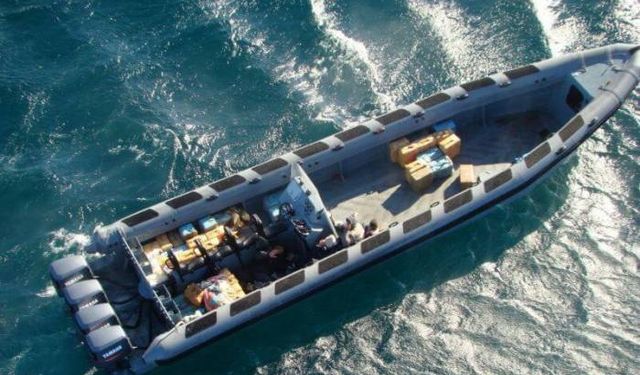 İspanya’da denizdeki uyuşturucu kovalamacasında bin 700 kiloluk esrar ele geçirildi