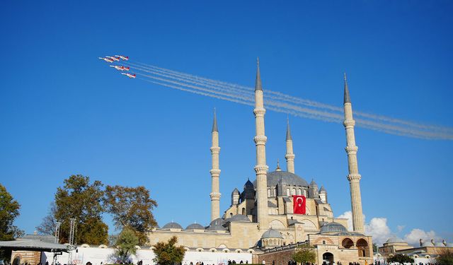 Türk Yıldızları Edirne’de nefes kesti
