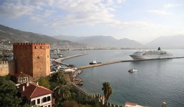 Alanya’da kruvaziyer rekoru: Bu yıl 25 gemiyle 23 bin turist geldi