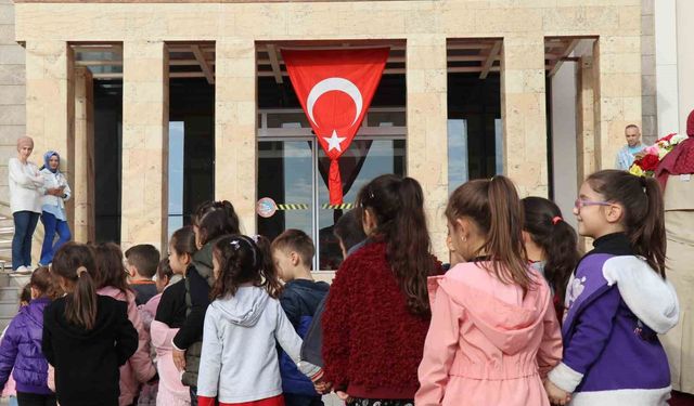 Anıtkabir ruhunu Denizli’de yaşayan öğrenciler Ata’sının huzuruna çıktı