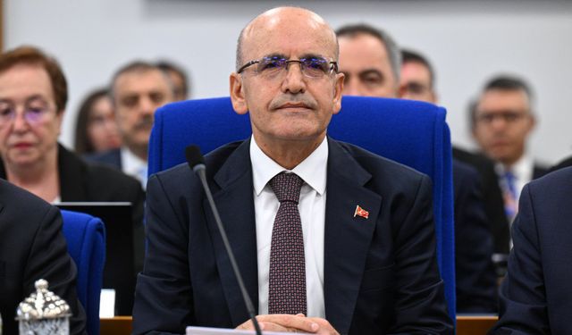 Bakan Şimşek: "Dolaysız vergilerin toplam vergi gelirleri içindeki payını 2026’da yüzde 38,3’e çıkarmayı hedefliyoruz"