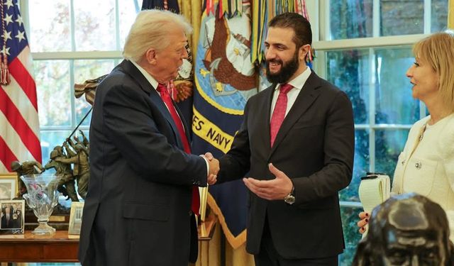 Beyaz Saray'da tarihi gün! Suriye Devlet Başkanı eş-Şara, ABD Başkanı Trump ile bir araya geldi