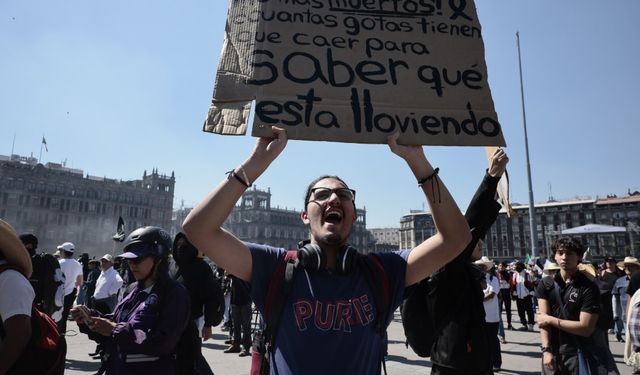 Meksika’da hükümet karşıtı protesto: 100’ü polis 120 yaralı
