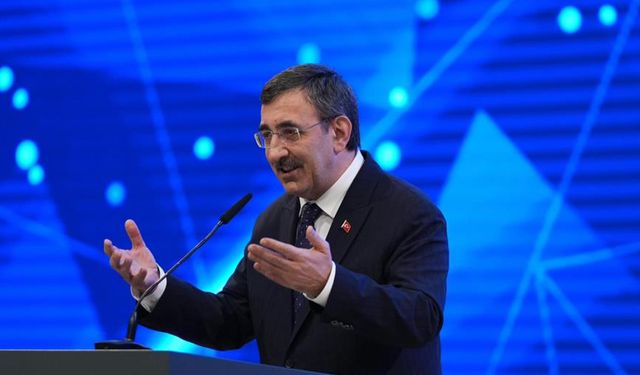 Cumhurbaşkanı Yardımcısı Yılmaz: "Yüzde 27 artışla net 28 bin 75 liraya yükselen aylık asgari ücret hayırlı olsun"