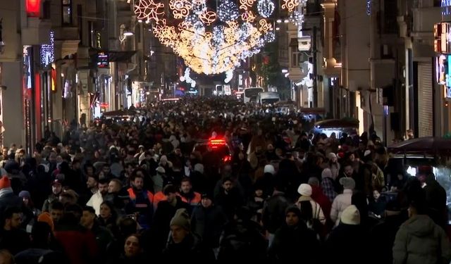 İstiklal Caddesi’ndeki yoğunluk havadan görüntülendi